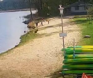 Uratował dwóch tonących chłopców. Służby udostępniły mrożące krew w żyłach nagranie