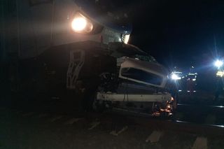 Wypadek na przejeździe kolejowym. Pięć osób nie żyje