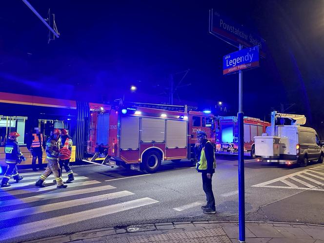 Wszedł na torowisko na czerwonym świecie. Przejechał go tramwaj. Zginął na miejscu