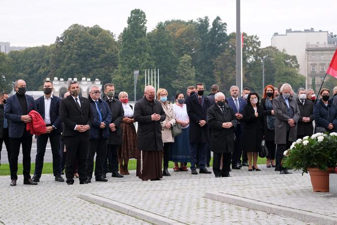 Mateusz Morawiecki. Premier w izolacji