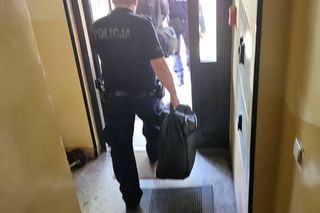 Niesamowite. Oszust wpadł, bo policjant na zakupach rozpoznał go pod sklepem!