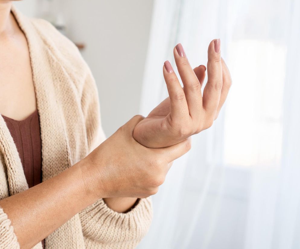 Łamie w stawach, gdy mróz idzie? To może być objaw poważnej choroby