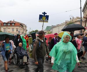 Lubelska Piesza Pielgrzymka na Jasną Górę 2024. Pątnikom deszcz niestraszny!