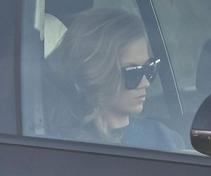 Agnieszka Kaczorowska siedzi i pachnie, a Rogacewicz wynosi śmieci i je kanapke poza autem... Fajna para?