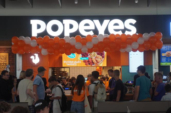 Trzy osoby wygrały roczny voucher na firmową kanapkę do Popeyes w Poznaniu