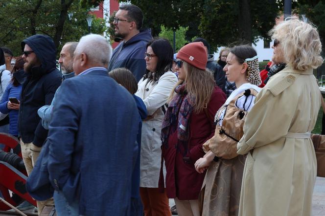 Salwy armatnie w centrum Lublina. Tak wyglądała inscenizacja historyczna na pl. Litewskim