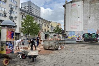 Znika mur na OFF Piotrkowskiej w Łodzi