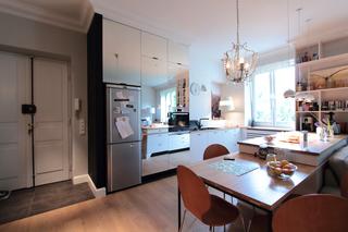 Jasne mieszkanie w przedwojennej kamienicy