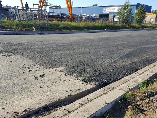 Do tunelu pod torami koło Okrężnej po twardym