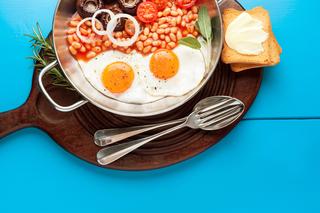  Polacy kochają śniadania! Jak przygotować zbilansowany posiłek?