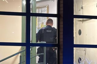 Przebrani za policję wtargnęli do mieszkania. Nieoficjalnie: Bandyci zabrali milion złotych w gotówce