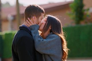 Miłość i nadzieja, odcinek 323: Zeynep kocha Cihana! Ogłosi to Bulentowi i pobiegnie za chłopakiem - ZDJĘCIA 