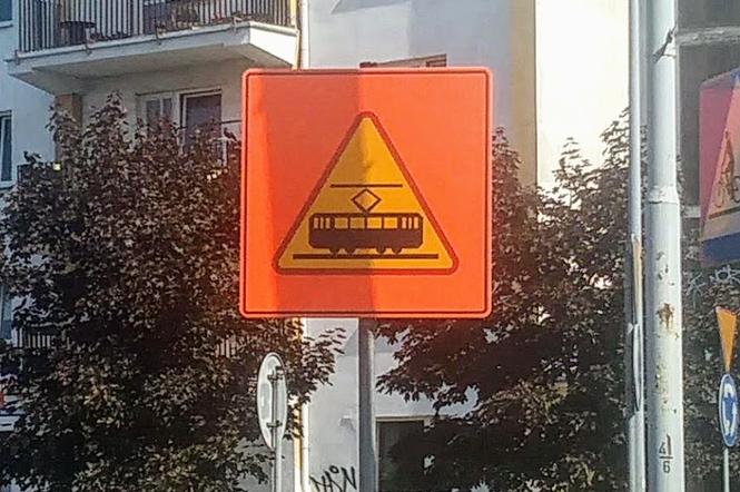 Ostrzeżenie na przejeździe tramwajowym