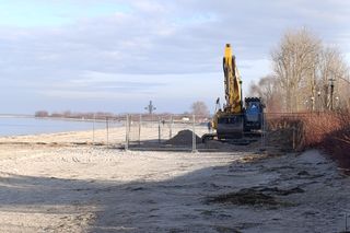 Rewa. Prace przy falochronie prowadzone przez Urząd Morski w Gdyni