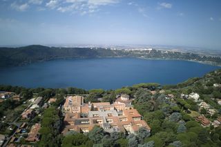 Rajskie wakacja papieża! Zobacz, gdzie Leon XIV spędza urlop