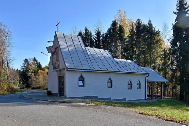 Święcany - wieś, którą posiadali rycerze. Na prawie niemieckim założył ją król Kazimierz Wielki 