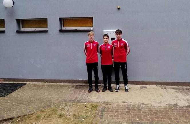 Młodzi zawodnicy chodzieskiej Polonii na testach w częstochowskim klubie