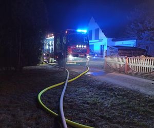 Brzozów. Tragiczny pożar drewnianego domu. W środku strażacy znaleźli ludzkie ciała