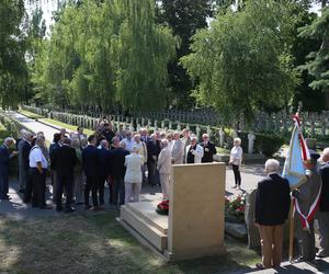 Tak wyglądał grób Wojciecha Jaruzelskiego w 100. rocznicę urodzin
