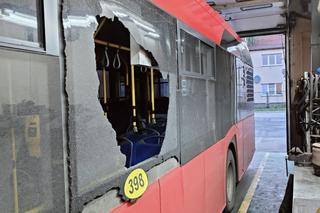 Ostrzelany autobus miejski w Żywcu. Policja szuka sprawcy 