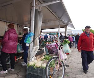 Ceny warzyw i owoców na targowisku w Skarżysku