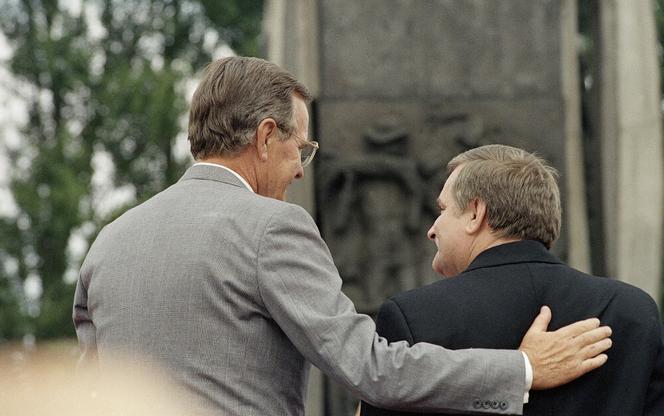 Lech Wałęsa,  George H. Bush