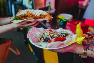 Jedzenie na kółkach? Czemu nie! Zobacz najlepsze food trucki w Warszawie! [PRZEGLĄD]