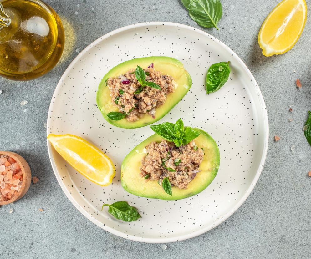 Awokado faszerowane kurczakiem to mój sposób na pyszną kolację. Gotowe w kilka minut