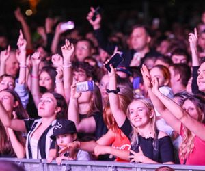 Sosnowiec Fun Festival. Publiczność szaleje przed sceną