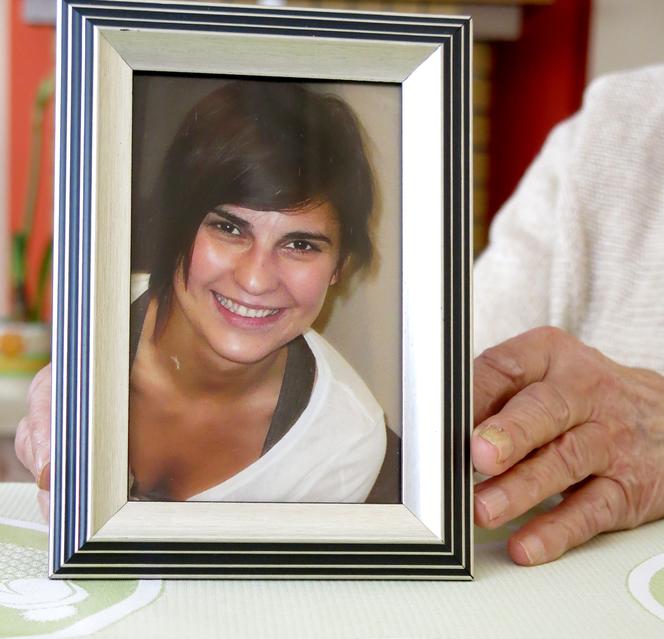 Grób stewardesy Justyny Moniuszko, która zginęła w katastrofie smoleńskiej