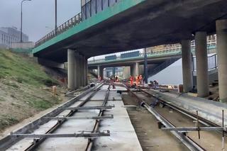 Budowa torów tramwajowych na Kasprzaka zakończy się przed czasem. Tak wygląda teraz plac budowy