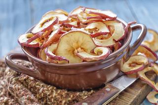 Chipsy jabłkowe: jak suszyć jabłka w piekarniku, na grzejniku i w suszarce?