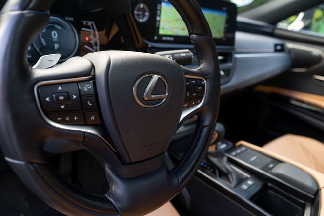Lexus ES 300h Prestige 218 KM E-CVT 4X2
