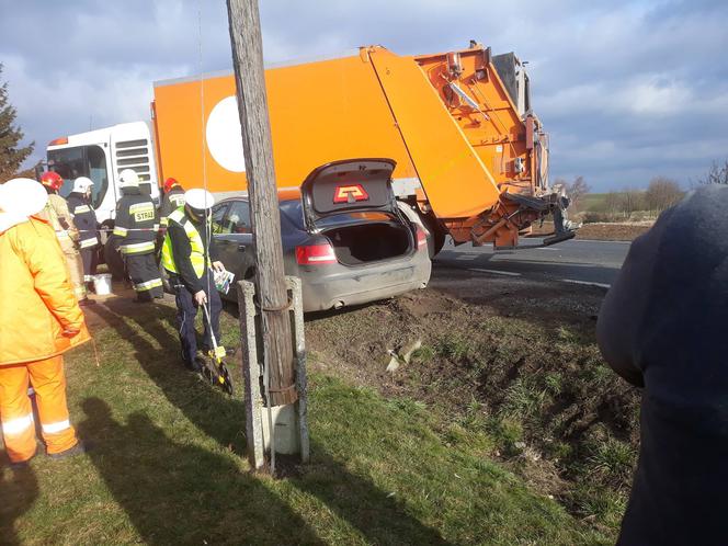 Wypadek na DK 25 w Nowym Dworze! Spore utrudnienia dla kierowców! [ZDJĘCIA]