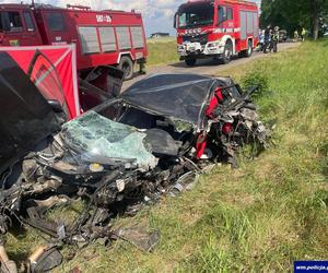 18-latek zginął w wypadku, z samochodu niewiele zostało. Tragedia pod Nidzicą