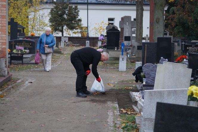 Ostatnie przygotowania do 1 listopada w Bydgoszczy. Tak było na najstarszym cmentarzu 