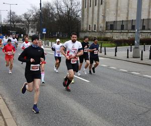 Bieg na Piątkę 2024, Warszawa - zdjęcia. Biegłeś? Szukaj się w galerii!