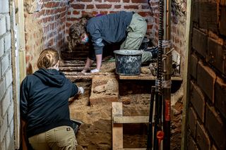 Odkryto trumny z krypt w Kazimierzu Biskupim