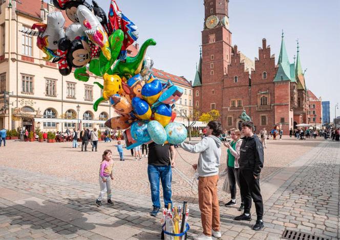 Tak wrocławianie spędzają Wielkanoc 2024. Zamiast siedzenia przy stole, spacery i kolejki po lody