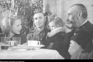 Ile kiedyś kosztowała Wigilia? Od magnackiej uczty po chłopski pośnik