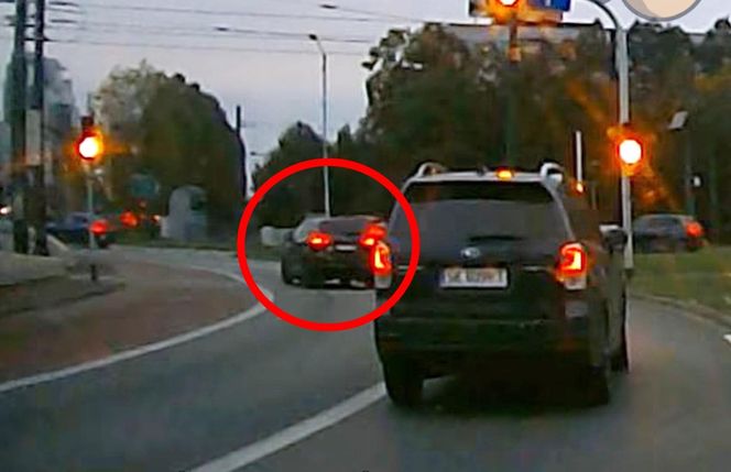 Niebezpieczny rajd kierowcy na rondzie w Katowicach