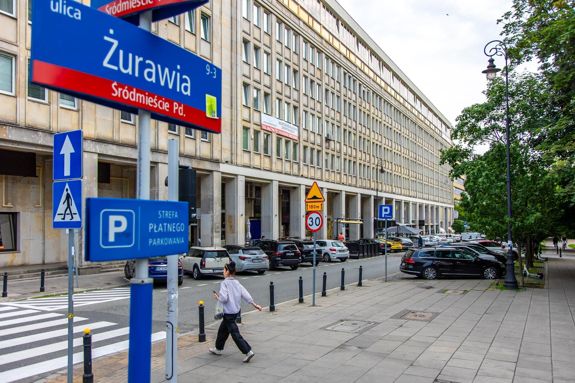 Ulice Śródmieścia Warszawy, na których urzędnicy dostaną miejsca parkingowe