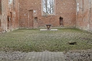 Ruiny kościoła w Steblewie