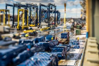 Duża tarcza TBM już jedzie na plac budowy w Małopolsce