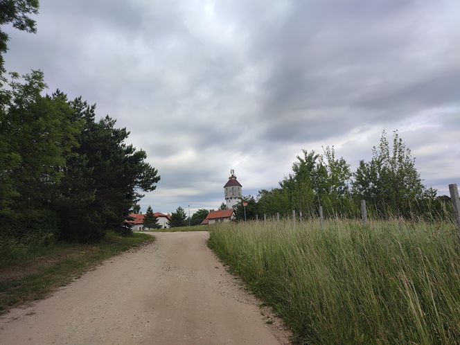 Prawie jak dom Muminków. Zabytkowa wieża na Mazurach zachwyca