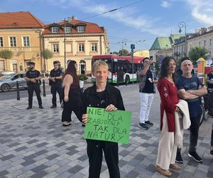 Protest w obronie Górek Czechowskich przed ratuszem