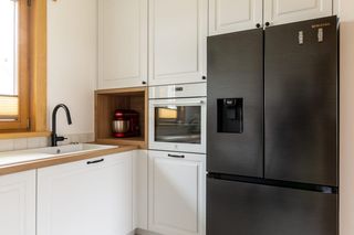 Wnętrze domu pod Warszawą zachwyca prostotą i ciepłem