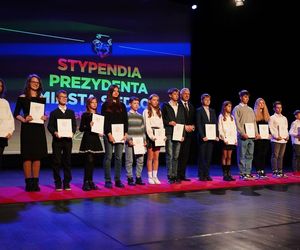 Stypendia Prezydenta Miasta Siedlce wręczone. Zobacz zdjęcia