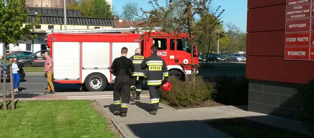 Ewakuacja studentów z budynku UKW na ul. Ogińskiego w Bydgoszczy