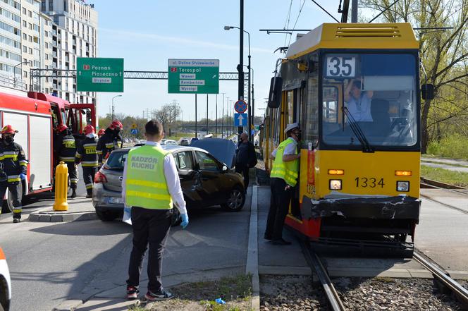 Samochód zderzył się z tramwajem na Puławskiej